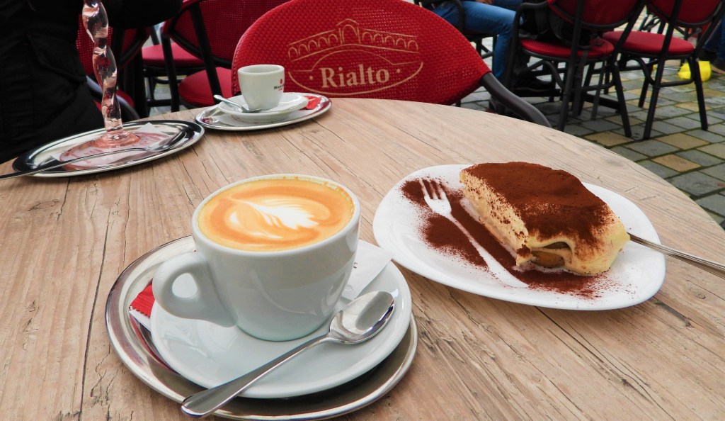 Der erste Cappuccino seit November - Lockdown Passau