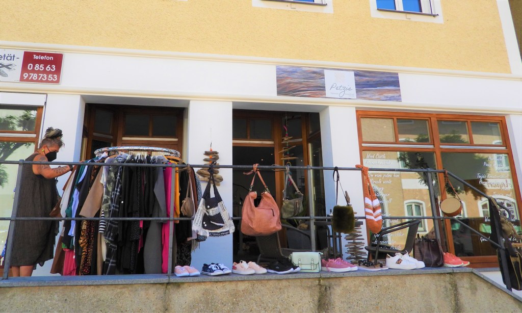 Petzis - Laden in der Hofmark in Bad Birnbach - Ausstellung und Spendenaktion - August 2021