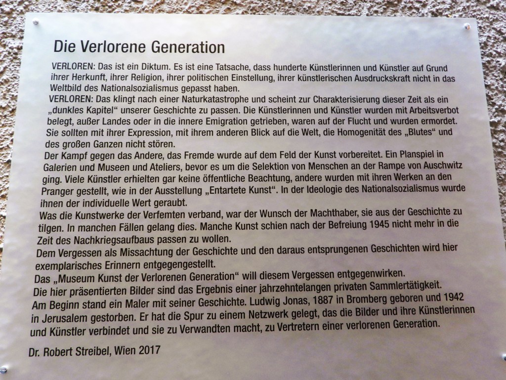 Ein informative Schautafel mit dem Titel "Die Verlorene Generation", die über das Schicksal von Künstlern während des Nationalsozialismus und deren Ausschluss aus der Kunstszene informiert.