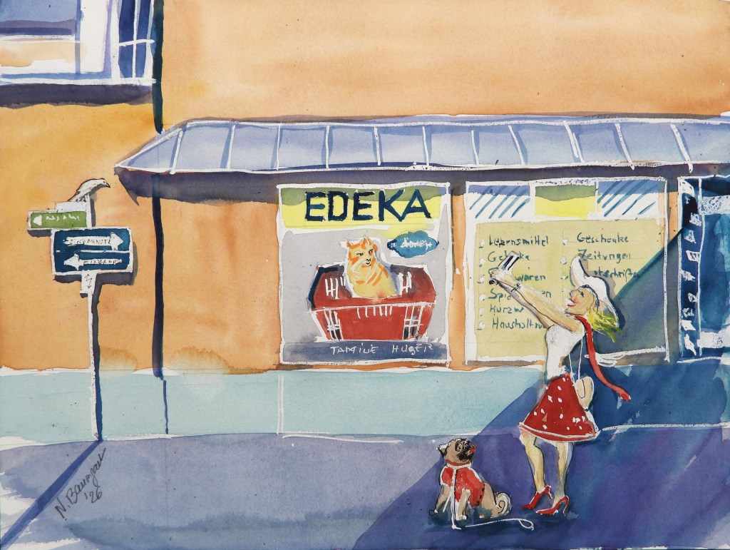 Eine bunte Aquarellzeichnung zeigt eine Frau mit blonden Haaren in einem roten Kleid, die vor einem EDEKA-Laden steht. Sie hebt ihr Telefon, während ein Pug neben ihr sitzt. Im Hintergrund sind Straßenschilder zu sehen.