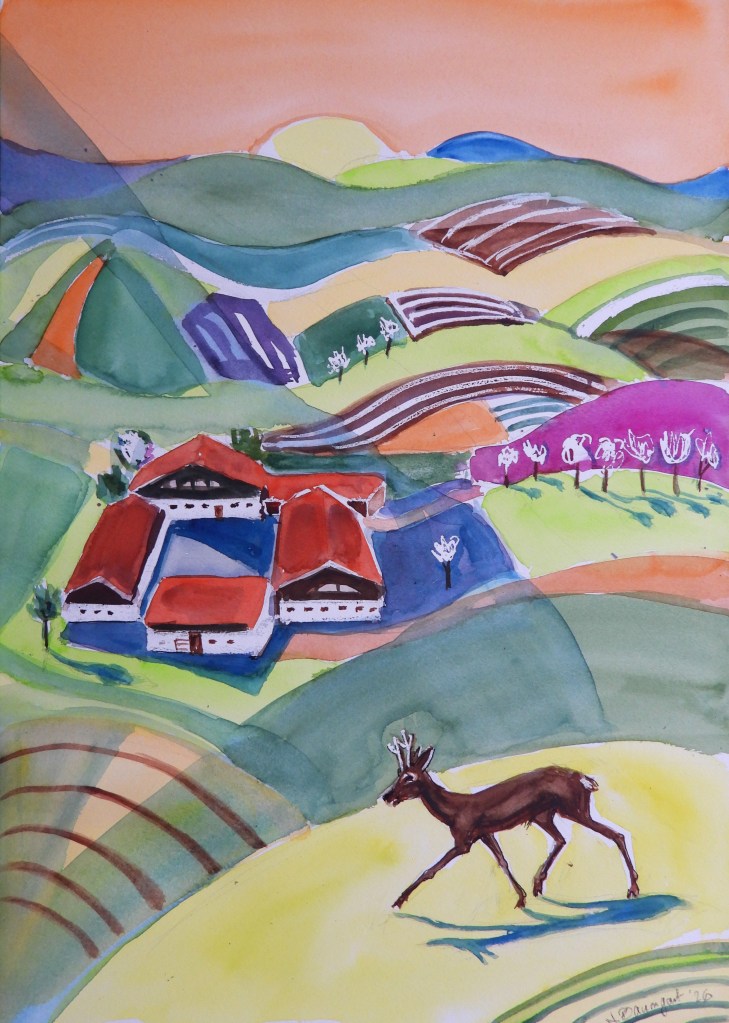 Eine farbenfrohe Aquarellmalerei einer Landschaft mit sanften Hügeln, einem Bauernhof und einem Reh, das über das Feld läuft.